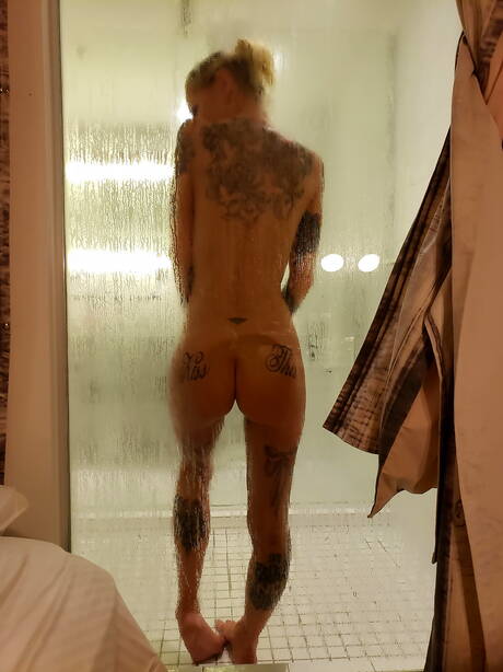 Big Ass in Bath Pics